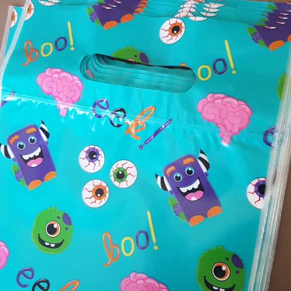 🎃 CLEARANCE 24 Pcs Halloween Eek Boo Favor Bags Loot Bags Treat Bags 6.25x6.25" - Picture 2 of 7
